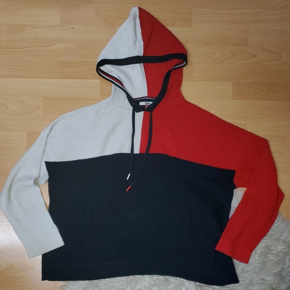 Tommy Hilfiger Sweaters - Tommy Hilfiger icon flag sweater hoodie